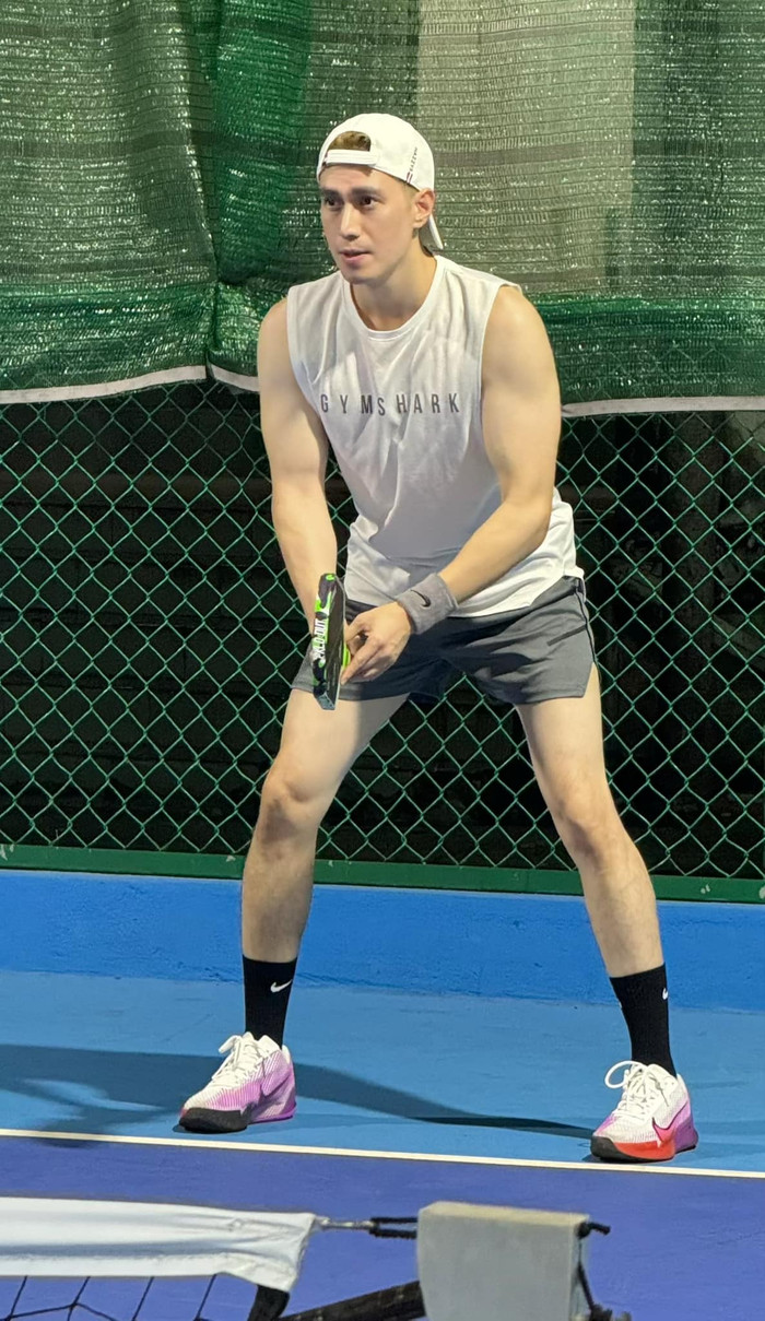 Diện mạo phong độ của Việt Anh khi chơi pickleball từng là chủ đề gây xôn xao cõi mạng. Ảnh: FBNV