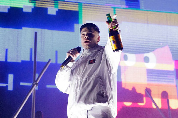 Cha của Moglai Bap qua đời vài giờ trước khi ban nhạc lên sân khấu ở Belfast.