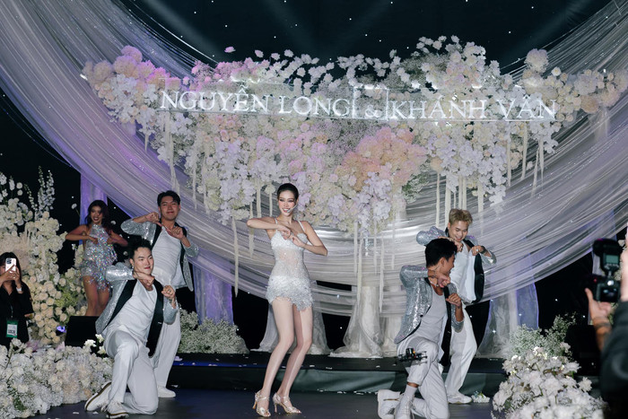 Tiết mục nhảy gợi cảm của Khánh Vân trong đám cưới vướng phải nhiều ý kiến trái chiều. (Ảnh: FBNV)