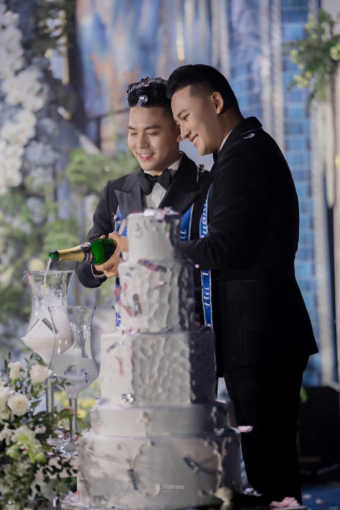 Sau nhiều năm bên nhau, Hà Trí Quang - Thanh Đoàn tổ chức lễ cưới hoành tráng dưới sự chứng kiến của người thân, bạn bè. (Ảnh: FBNV)