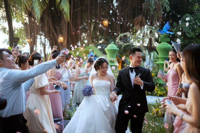 Thái Trinh và Thái Minh nhận được nhiều lời chúc phúc từ người thân, bạn bè. (Ảnh: FBNV)