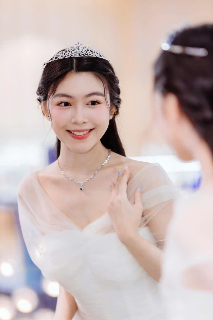 Lọ Lem được khán giả đặt kỳ vọng sẽ tham gia các cuộc thi sắc đẹp. Ảnh: FBNV