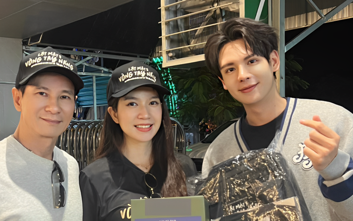 Thái Vũ - 'con trai' Hồng Diễm khoe ảnh bên đạo diễn, NSX Lý Hải - Minh Hà.