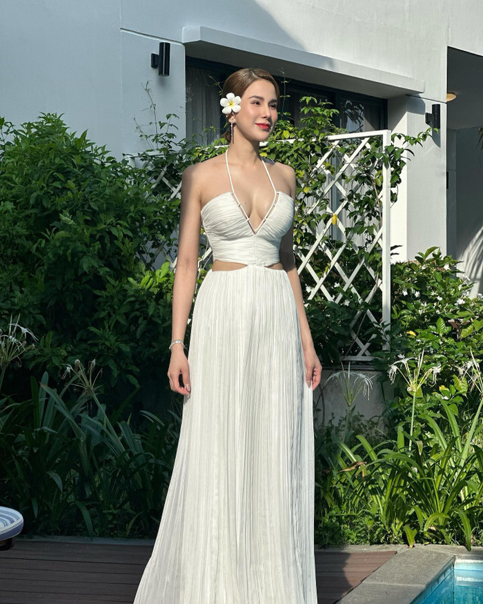 Nhiều người nhận xét ngoại hình ngày càng nóng bỏng của Diệp Lâm Anh là một trong những nguyên nhân khiến chồng cũ phải để mắt tới cô nàng. 