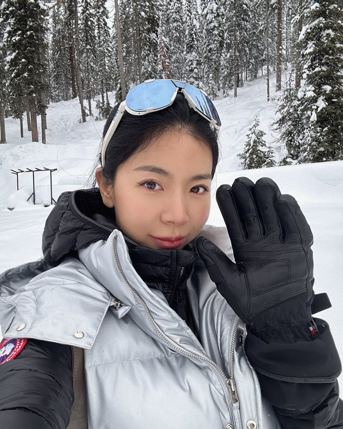 Vợ chồng Julien Kang trong chuyến du lịch Canada đón Giáng sinh. 