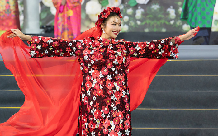 Thanh Hằng, Lan Khuê cùng dàn sao trình diễn áo dài dưới thời tiết 15 độ C Ảnh 2