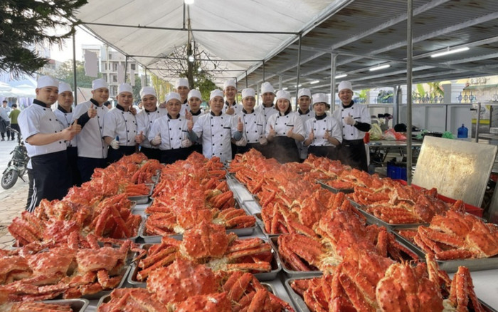 Tiệc cưới triệu đô 'độc nhất vô nhị' với hơn 100 cua hoàng đế, 1000 con bào ngư Ảnh 2