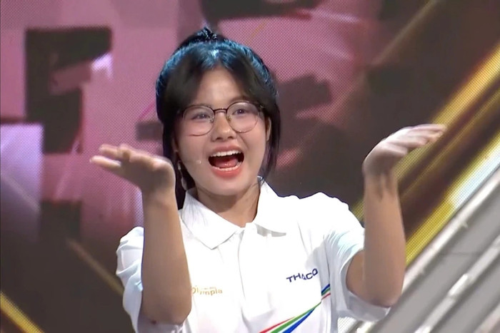 Nụ cười rạng ngời 'đốn tim' khám giả của Phạm Anh Thơ tại đường lên đỉnh Olympia năm thử 25.