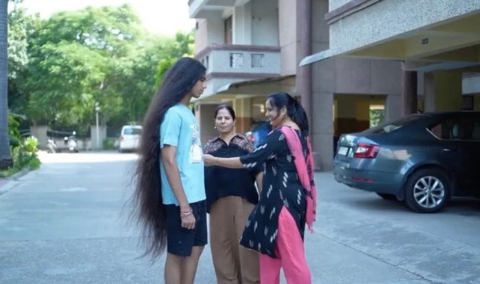 Cậu bé đã lập kỷ lục tóc dài nhất thế giới ở tuổi 16.