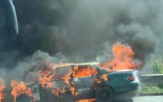 Vừa mua ô tô với giá 100 triệu đồng, đang lái về nhà thì xe bốc cháy trên cao tốc Ảnh 2