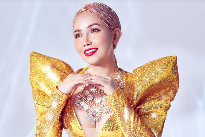 Diễn viên Hoàng Yến thoải mái công khai chuyện tình cảm với người hâm mộ. Ảnh: FBNV