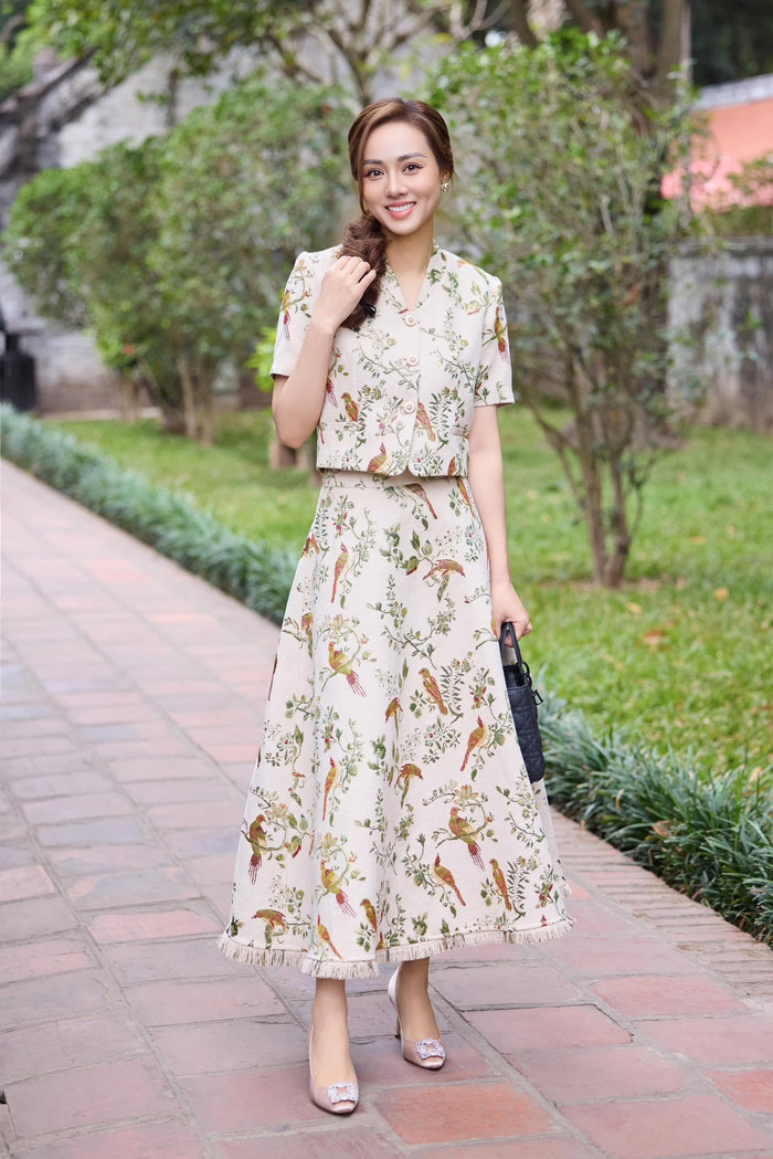 Bà xã Công Lý luôn lạc quan, không nghĩ mình bất hạnh khi chồng bệnh tật. (Ảnh FBNV)