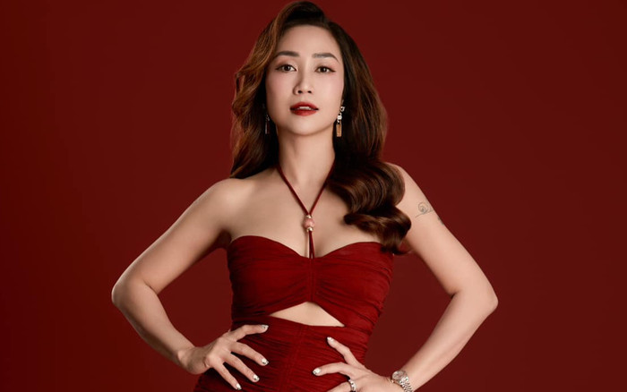 Mẹ 3 con Ốc Thanh Vân diện váy cúp ngực, khoe vai trần quyến rũ Ảnh 2