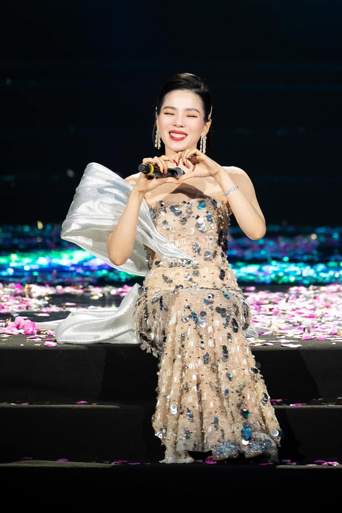 Lệ Quyên hạnh phúc khi được khán giả yêu thương. Ảnh: FBNV