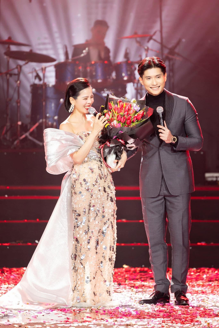 Lệ Quyên tự hào khoe bạn trai. Ảnh: FBNV