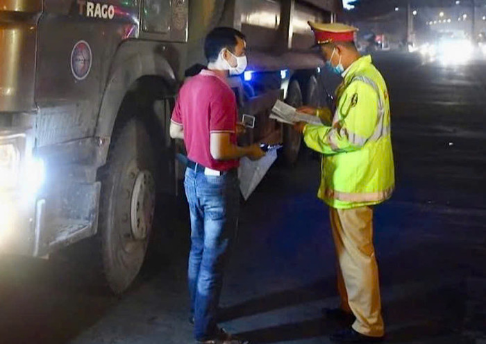 Từ ngày 1/1/2025, lái xe quá 48 tiếng/tuần sẽ bị phạt. Ảnh minh hoạ