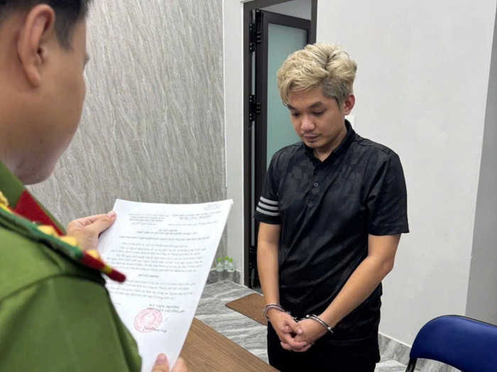 Trịnh Thành Đức, tức Rapper Lil Ken tại cơ quan công an