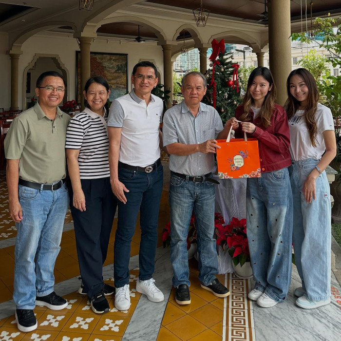 HLV Kiatisuk đã trở lại Việt Nam và có cuộc gặp bầu Đức tại TPHCM. Ảnh: Kiatisuk