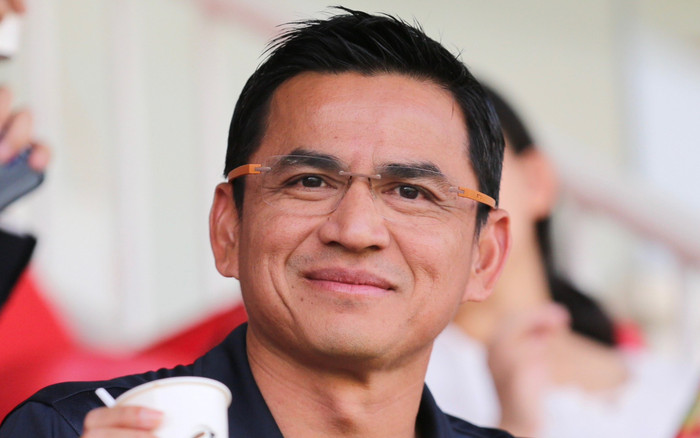 HLV Kiatisuk tái ngộ bầu Đức, công việc mới gây ngỡ ngàng Ảnh 2