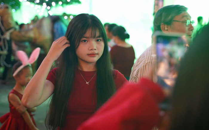 Noel ngập tràn TPHCM: Xóm đạo quận 8 thu hút giới trẻ, đường phố kẹt cứng nhiều giờ Ảnh 2