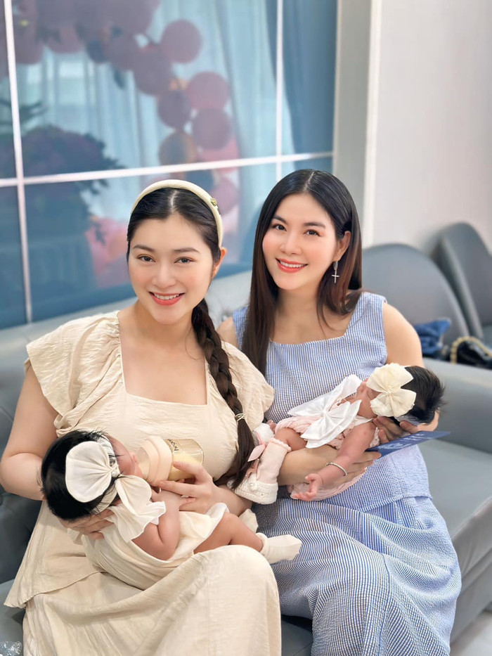 Thanh Trúc ẵm con gái đến hội ngộ bạn thân Kha Ly.