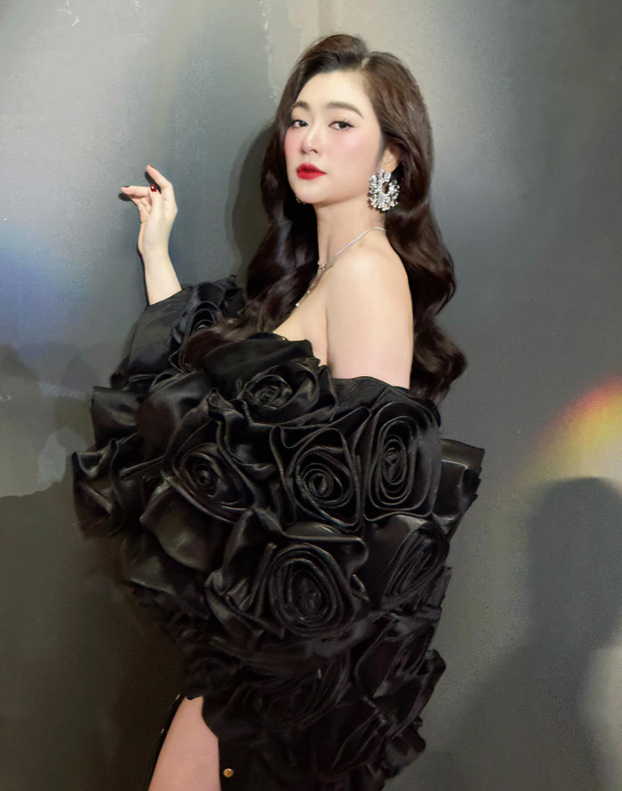 Thanh Trúc diện đầm cắt xẻ khoe vẻ đẹp phồn thực sau 5 tháng sinh con Ảnh 3