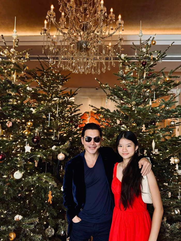 Ở tuổi 16, Bảo Tiên - con gái Trương Ngọc Ánh sở hữu chiều cao nổi bật gần bằng bố. (Ảnh: FBNV)