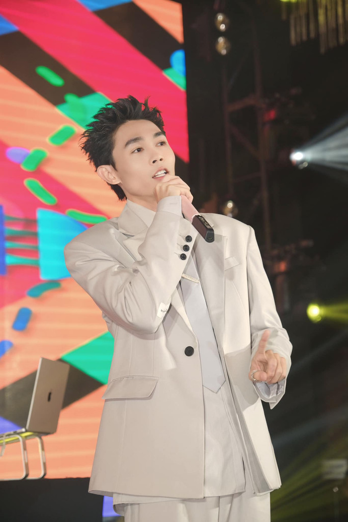 Showbiz 24h: Hồng Thanh vẫn giữ im lặng từ khi ồn ào bùng nổ bắt đầu vào tối 24/12. Ảnh: FBNV