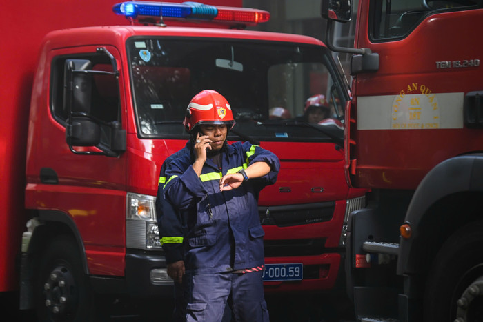 Hiện trường vụ cháy quán bar gần chợ Bến Thành: Hơn 50 cảnh sát tham gia ứng cứu Ảnh 2