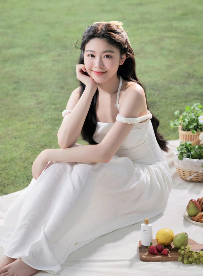 Sắc vóc của con gái Quyền Linh ở tuổi 18. (Ảnh FBNV)