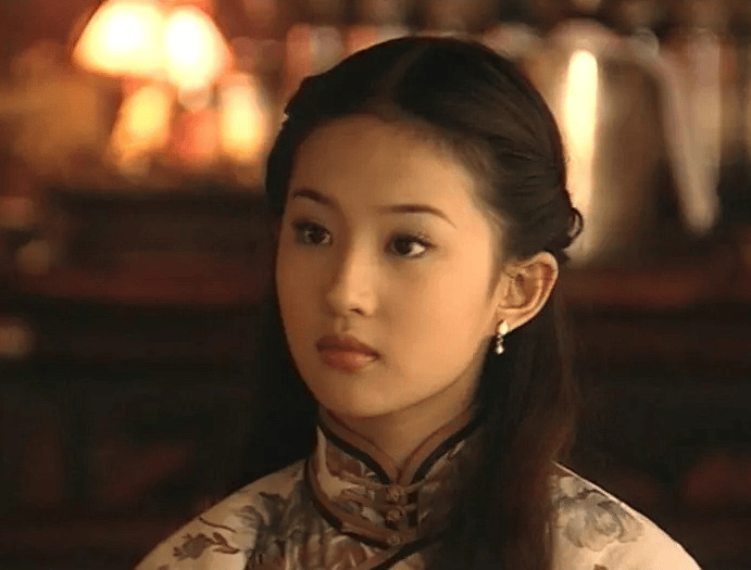 Hình ảnh của Lưu Diệc Phi trong những ngày đầu mới chập chững đóng phim. Ảnh: Sưu tầm