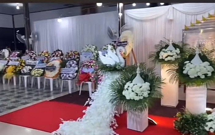 Đám tang hiu quạnh của nam ca sĩ trẻ vừa qua đời, nhiều người xót thương Ảnh 2