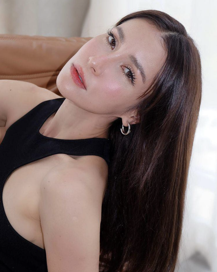 Anne Thongprasom bên cạnh là một nữ diễn viên nổi tiếng còn là một nhà sản xuất khá 'mát tay'.