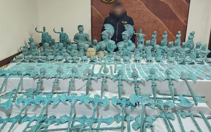 Hai người đàn ông đánh cắp hàng trăm cổ vật dưới đáy biển Ảnh 2