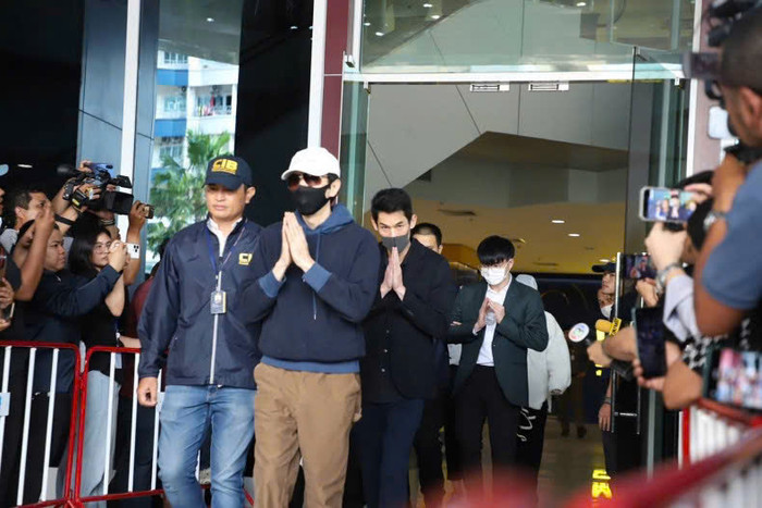 MC, diễn viên bị bắt liên quan đến đường dây lừa đảo. Ảnh: Khaosod