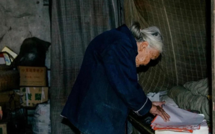 30 chỉ vàng bỗng dưng bốc hơi, biểu hiện bất thường của mẹ già khiến con trai ngỡ ngàng Ảnh 2