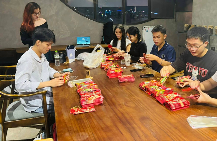 Sinh viên Sài Gòn cùng nhau hoạt động cộng đồng. Ảnh: BSN