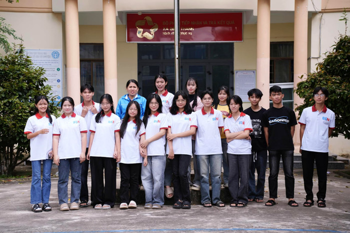 Học sinh tại hai trường THPT đi tiền trạm vào những ngày nghỉ. Ảnh: BSN