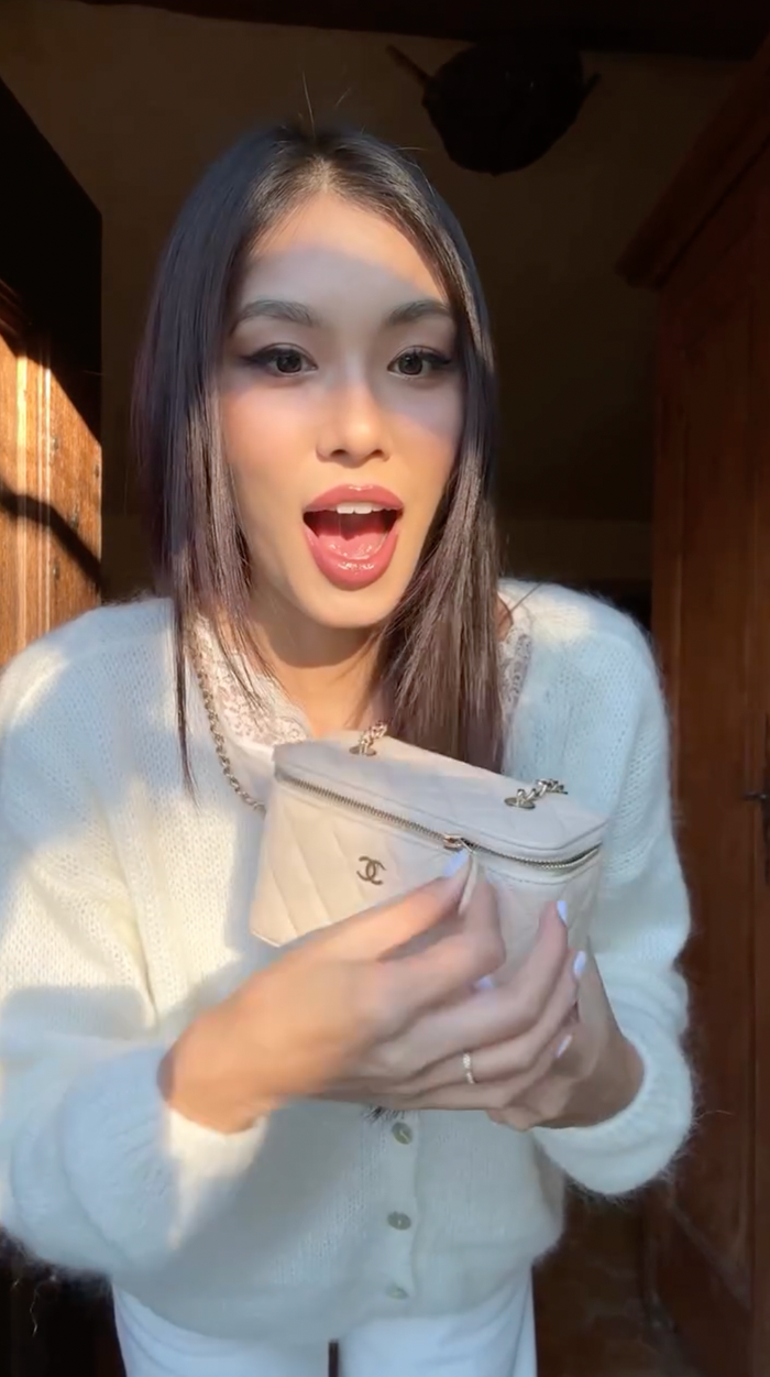 Á hậu Thảo Nhi Lê mạnh tay chi hơn 85 triệu đồng sắm túi xách hàng hiệu. (Ảnh chụp màn hình)