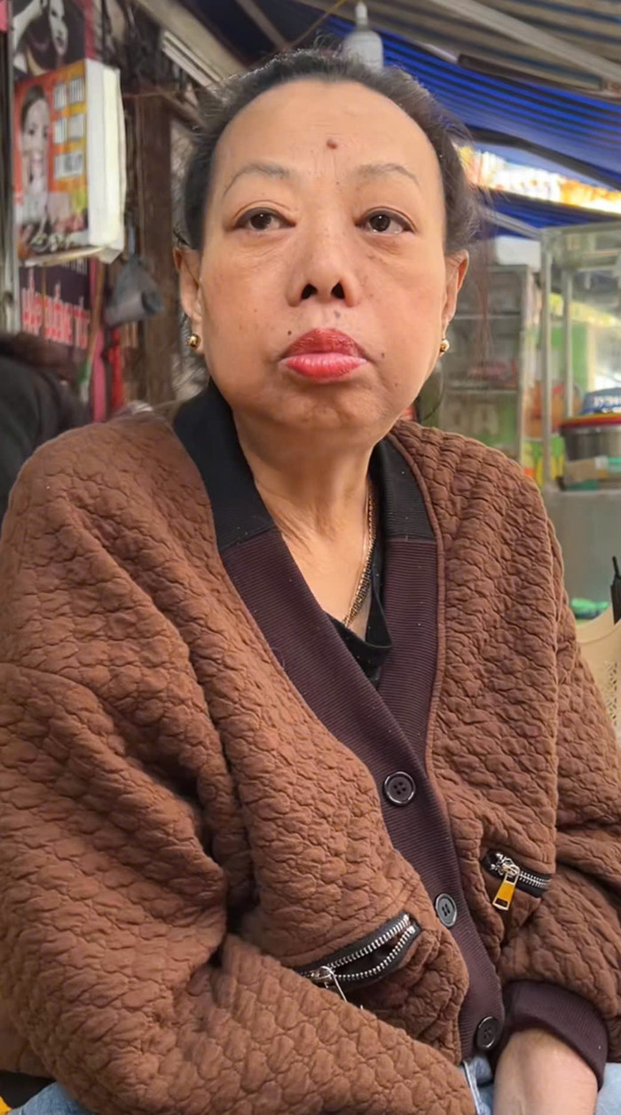 Nghệ sĩ Thu Hà làm chủ quán bún đậu. Ảnh: Chụp màn hình