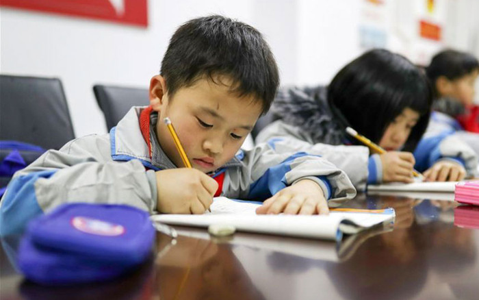 Học trò làm bài toán '32:4=8' nhưng bị chấm sai, giáo viên đưa ra lời giải thích xuất sắc Ảnh 2