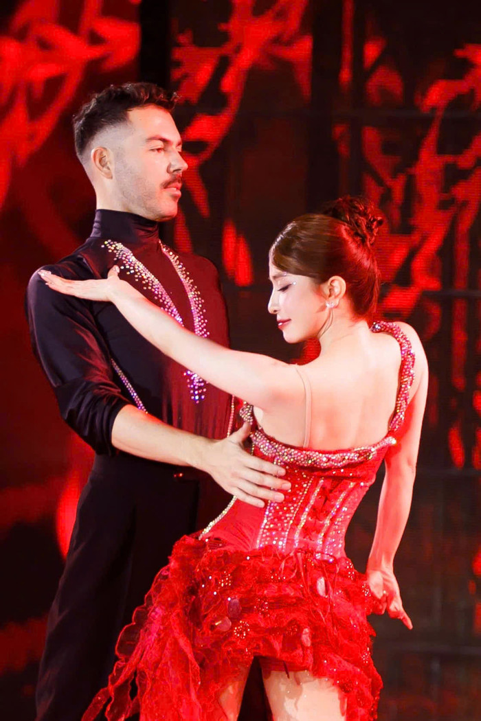 Quỳnh Nga 'lột xác' qua mỗi vòng thi.