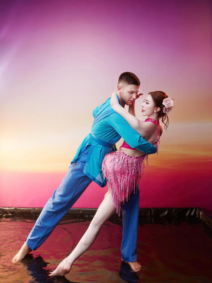 Quỳnh Nga 'cháy' hết mình trong mỗi phần thi.