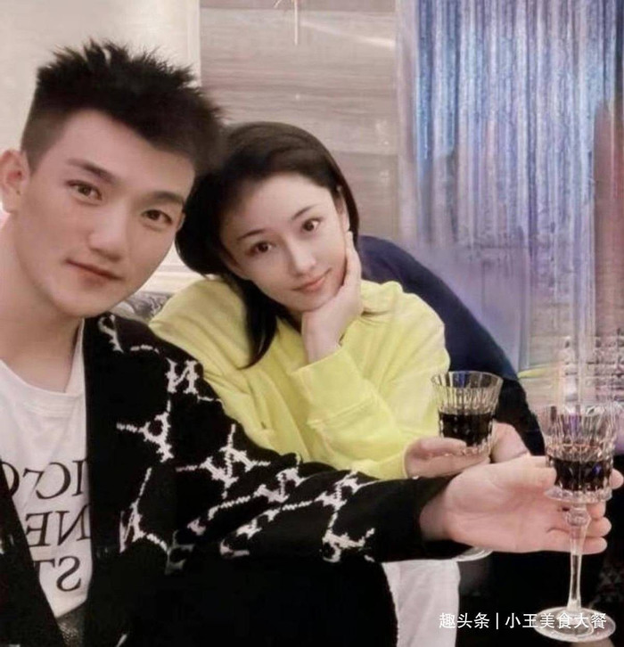 Giữa lúc ồn ào, Trương Hinh Dư đã đứng ra bảo vệ chồng.