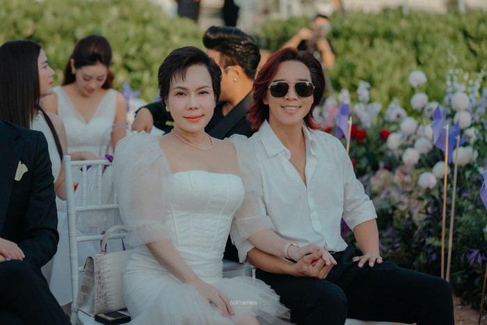 Việt Hương - Hoài Phương bên nhau 2 thập kỷ. Ảnh: FBNV