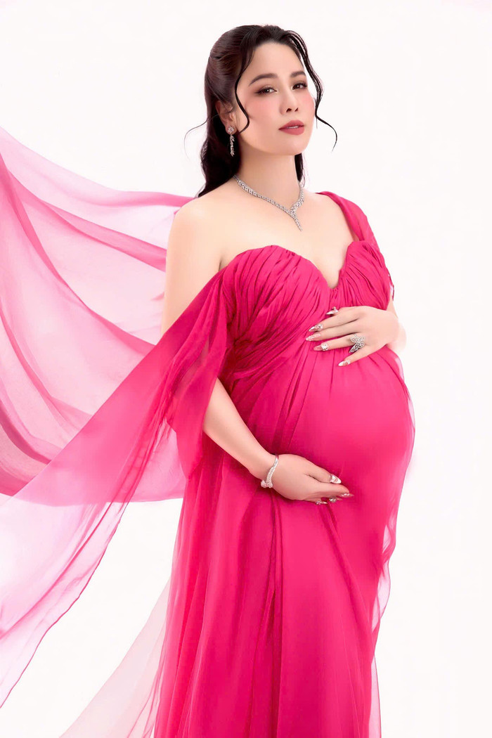 Bộ hình bầu mới nhất của Nhật Kim Anh. Ảnh: FBNV