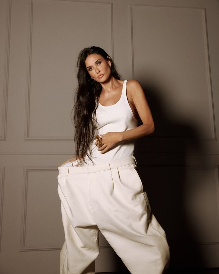 Demi tin tưởng phương pháp chăm sóc da mặt độc đáo từ chuyên gia.