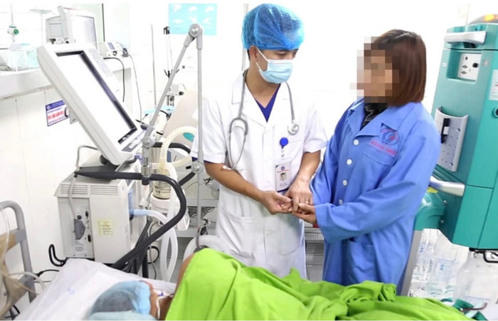 Hai người đàn ông chết não trao cơ hội sống cho 12 bệnh nhân.