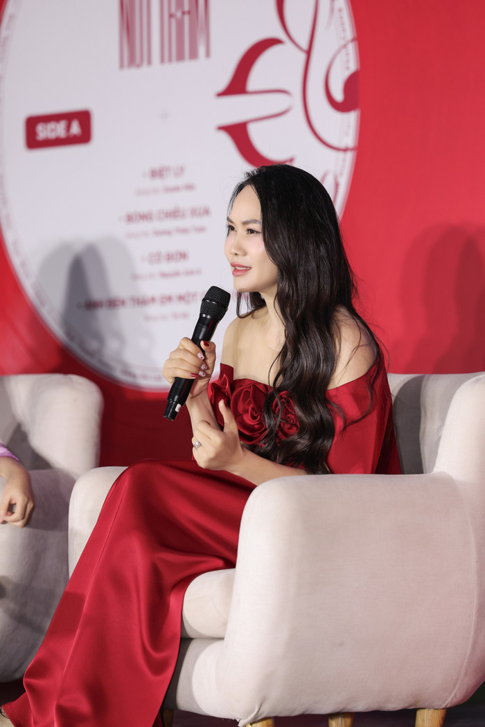 Mai Hoa chia sẻ về LP Nốt trầm vào chiều 26/12 ở Hà Nội.&nbsp;