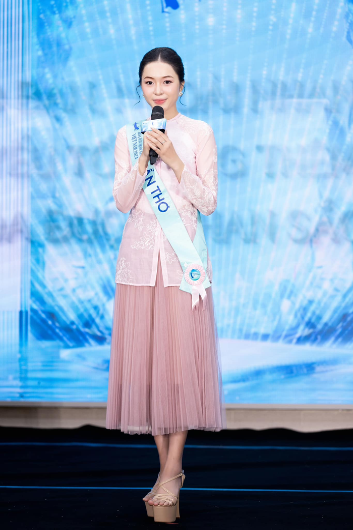 Kiều Duy (sinh năm 2003, đến từ Vĩnh Long). Trong năm 2023, cô đăng quang cuộc thi Người đẹp Tây Đô và nhận được nhiều sự yêu mến từ phía khán giả. Ngoài ra, Kiều Duy từng đoạt giải Hoa khôi Miss FPTU Cần Thơ 2022 và Á khôi 1 tại cuộc thi Học sinh - sinh viên thanh lịch TP Cần Thơ năm 2023. Dù là gương mặt nổi bật về truyền thông, Kiều Duy vẫn có hạn chế về chiều cao khi chỉ có 1m67. 